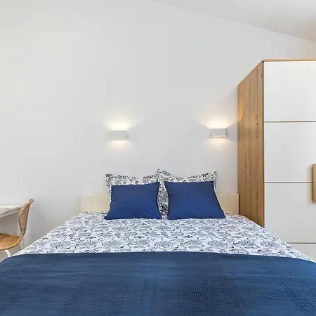 Luxury In Old Town Center With Sea View