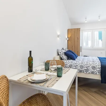 아파트 Luxury In Old Town Center With Sea View